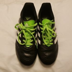 Youth Adidas Soccer Shoes 3.5